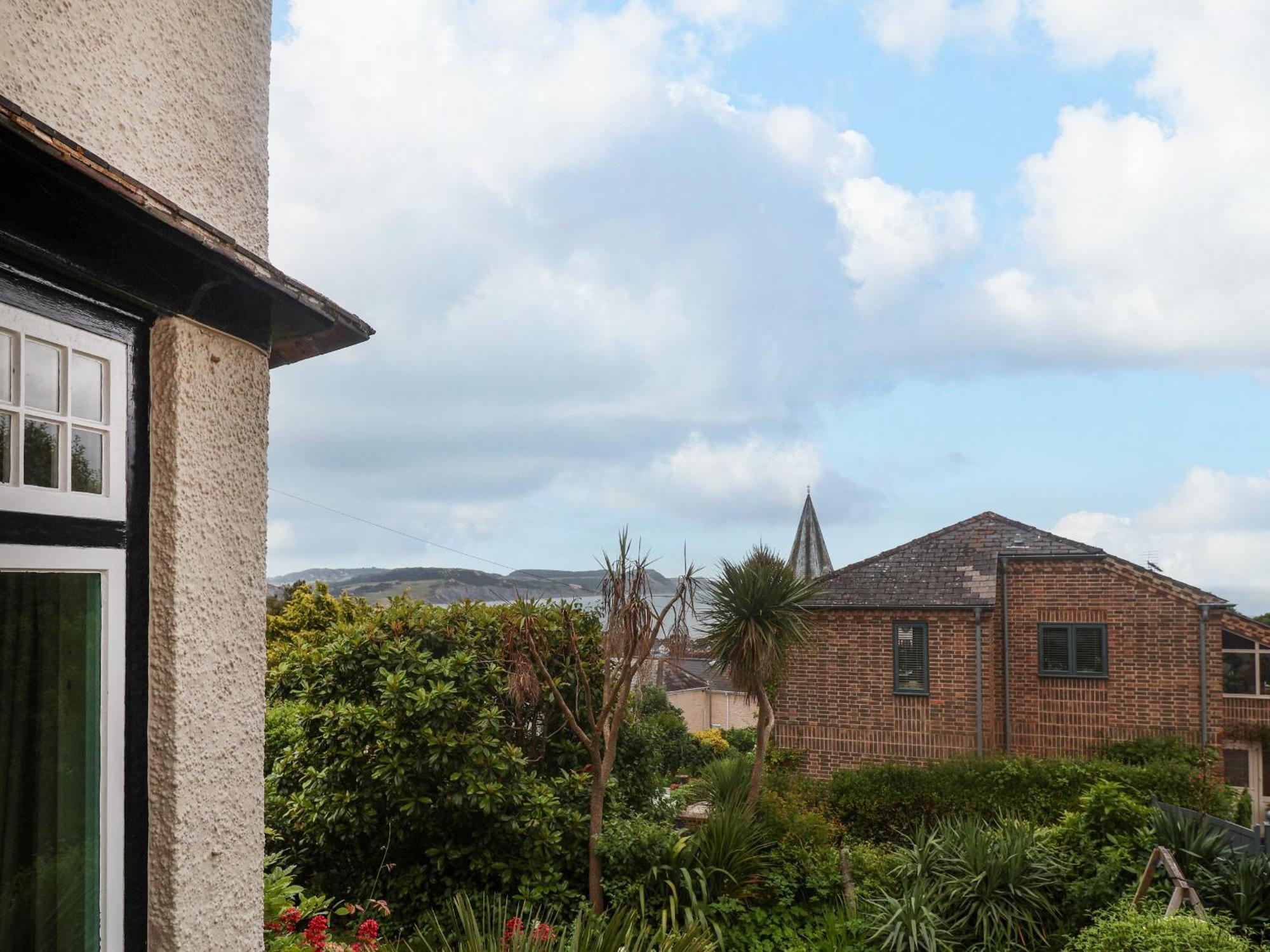 The Apartment At Queen Anne'S Lodge Lyme Regis Exterior photo